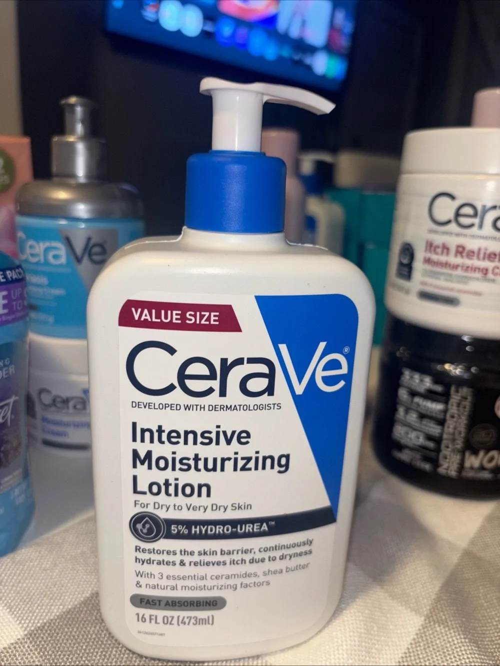CeraVe Intensive Moisturizing Lotion - White & Blue